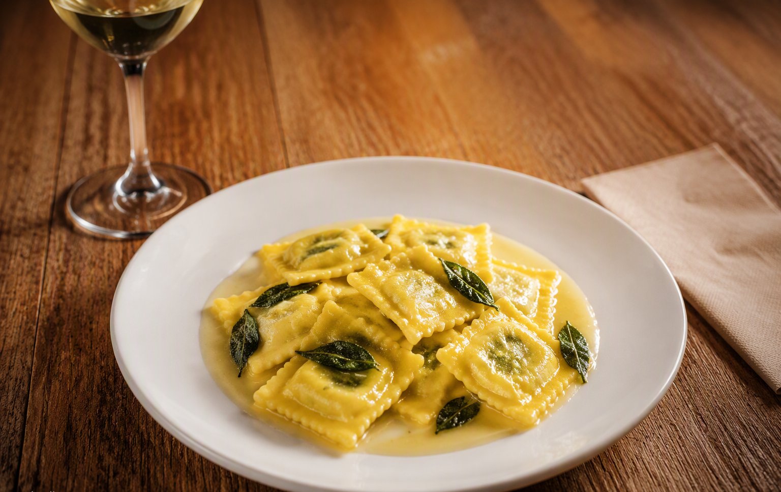 I ravioli fatti in casa al burro e salvia